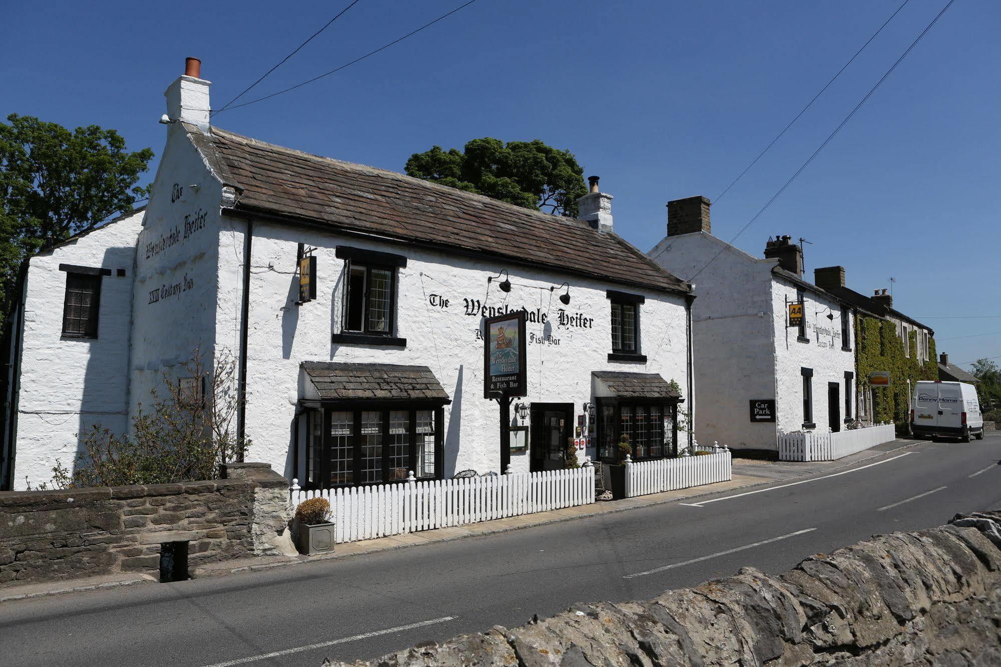 ホテル The Wensleydale Heifer レイバーン エクステリア 写真